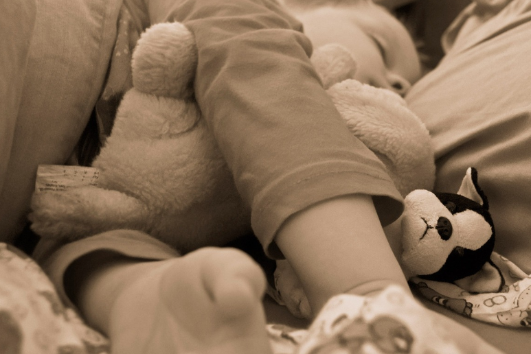 밤낮 바뀐 아기, 수면에 영향을 주는 원인