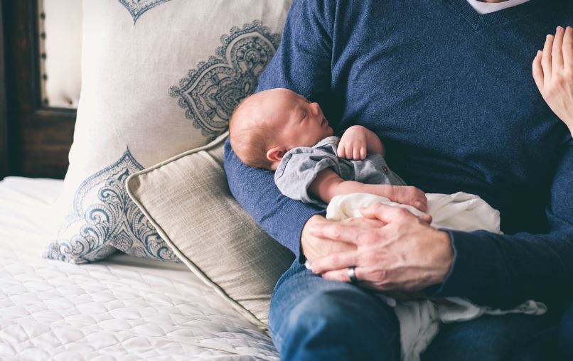 밤새 우는 아기 원인 조치 방법 알아보겠습니다