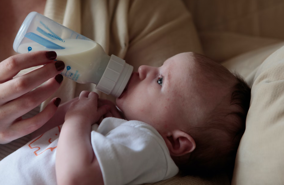 아기 배고플 때 하는 행동 증상 알아보겠습닌다