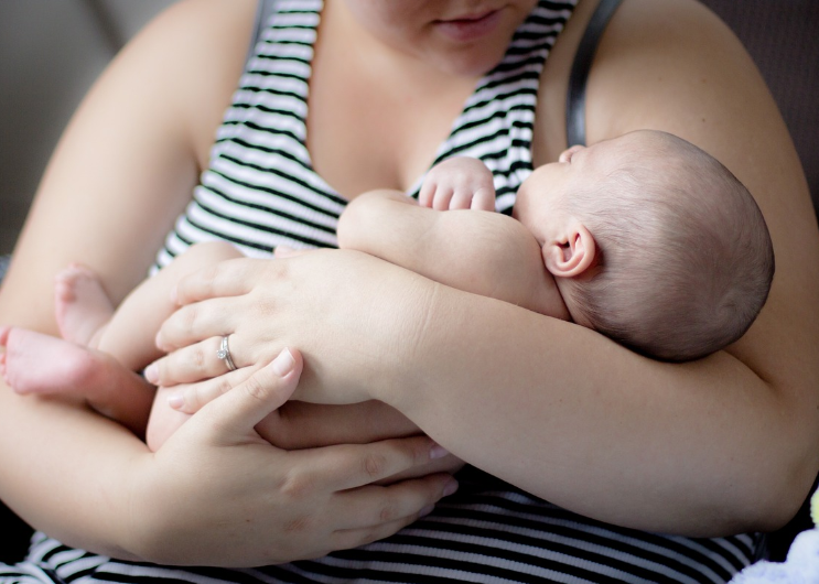 신생아 아기 에게 엄마 젖 모유가 좋은 이유!!
