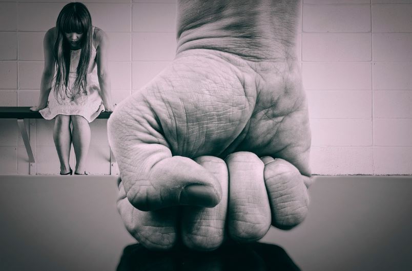 아기 때, 어릴 때 학대 받고 상처 받고 자란 사람 특징 알아보겠습니다