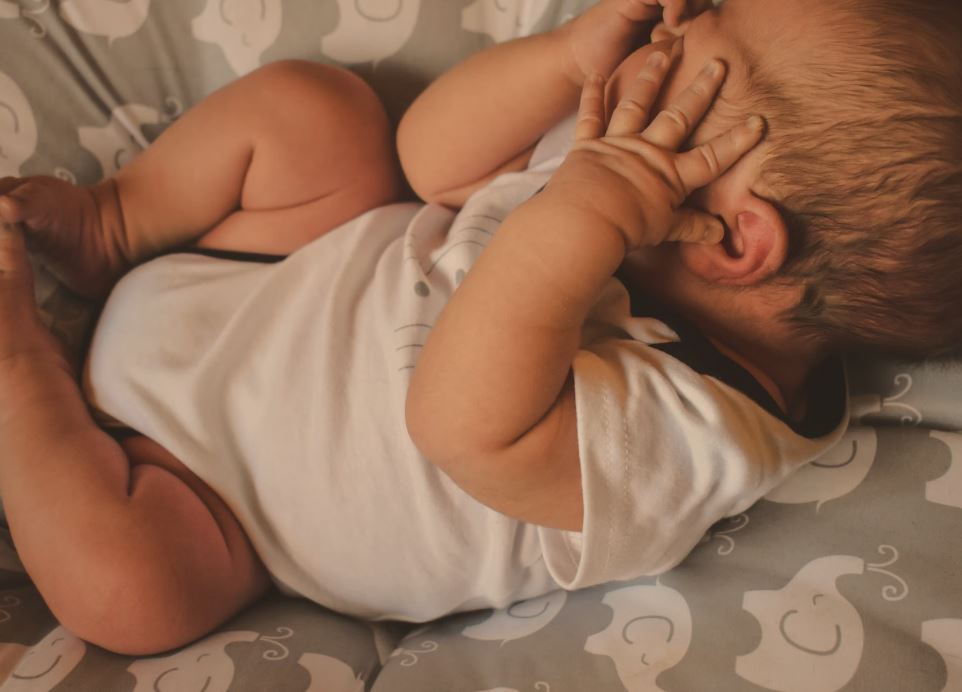 아기 울음의 종류와 병원에 가야 하는 울음 알아봅시다