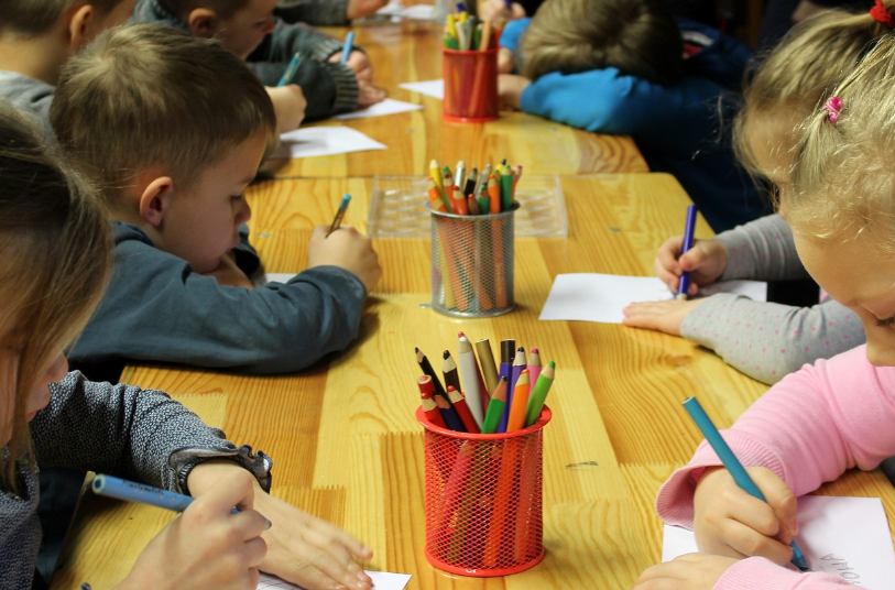 유치원 가기 싫다고 울면서 떼쓰는 아이 해결 방법