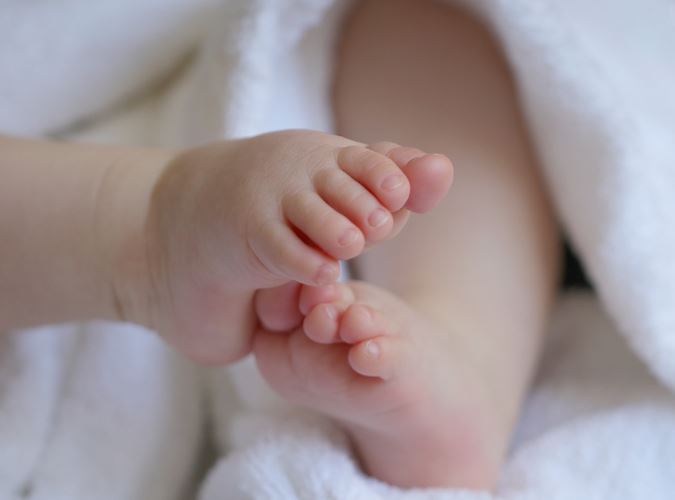 걸음마 늦은 아기 원인 조치 방법